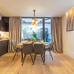 Metropolitan By Staynn Apartment