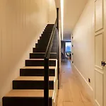 Metropolitan By Staynn *