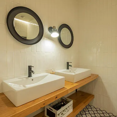 Metropolitan By Staynn *