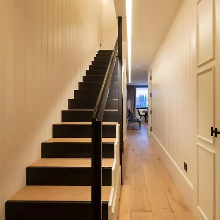 Metropolitan By Staynn *