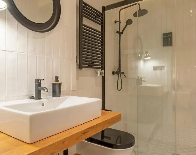 Metropolitan By Staynn Apartment *