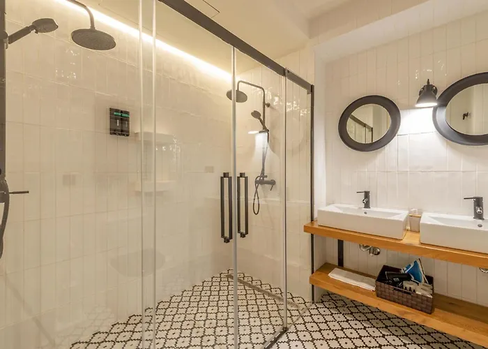 Metropolitan By Staynn